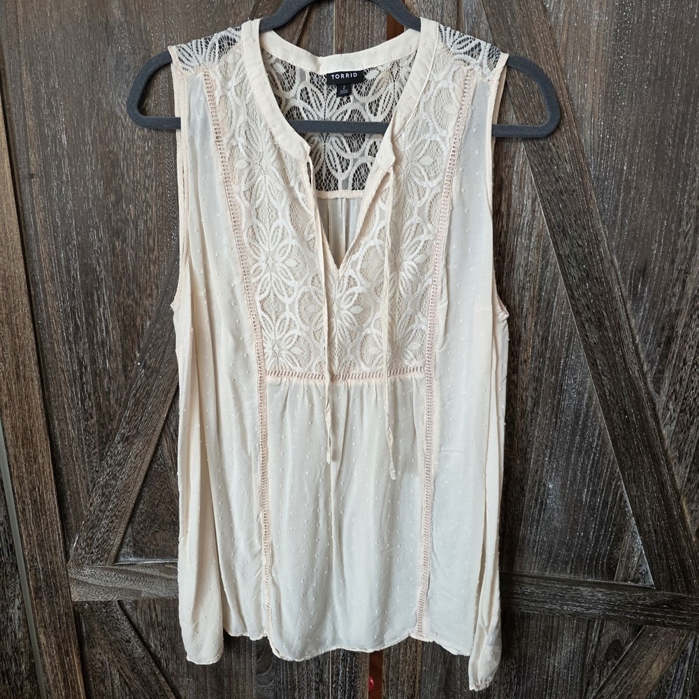 Torrid Shirt Women's Size 2 Light Pink Swiss Dot Crochet Inset V Neck Tank Top